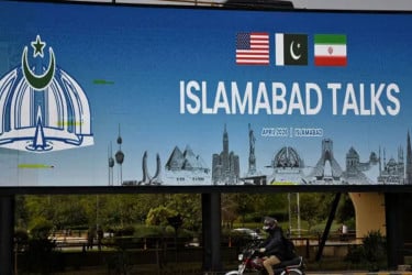 পাকিস্তানে চলা শান্তি আলোচনা নিয়ে যা বললেন ইরানের প্রেসিডেন্ট