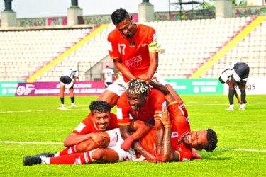 চ্যাম্পিয়নের পথে এগোচ্ছে বসুন্ধরা কিংস