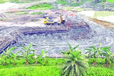 রূপগঞ্জে মাটিখেকো সিন্ডিকেটের তান্ডব