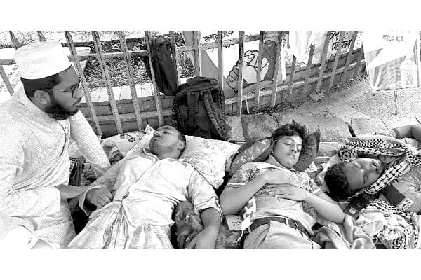 অনশন ভাঙলেন শিক্ষার্থীরা