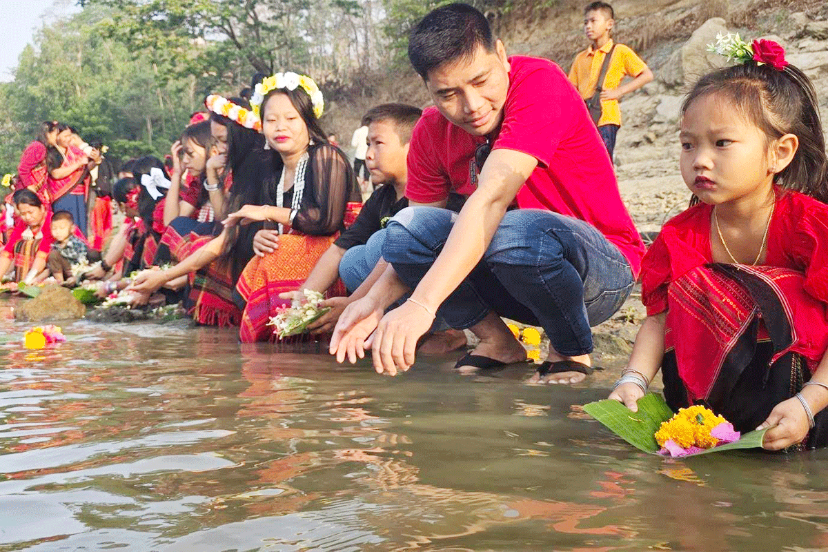 নদীতে ফুল ভাসিয়ে শুরু হলো ‘বিজু উৎসব’