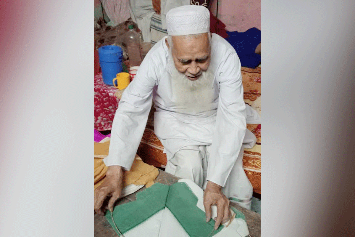 অর্ধশতাব্দী ধরে ঘুড়ি বানান আব্দুর রাজ্জাক, নেই আগের সেই ভিড়