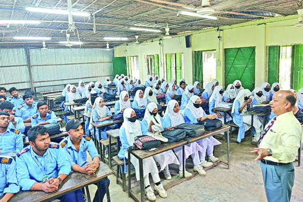 যার হাত ধরে আলোকিত গ্রাম