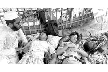 অনশন ভাঙলেন শিক্ষার্থীরা