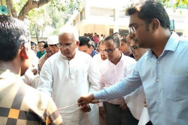 জনগণের দুর্দশার কথা চিন্তা করে তেলের দাম বাড়ায়নি সরকার: সমাজকল্যাণমন্ত্রী