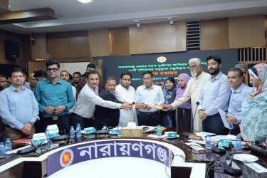 নারায়ণগঞ্জে সড়ক দুর্ঘটনায় নিহত ১০ জনের পরিবার পেল ৫০ লাখ টাকা