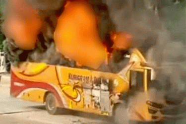 বগুড়ায় যাত্রীবাহী চলন্ত বাসে আগুন