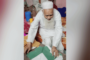 অর্ধশতাব্দী ধরে ঘুড়ি বানান আব্দুর রাজ্জাক, নেই আগের সেই ভিড়