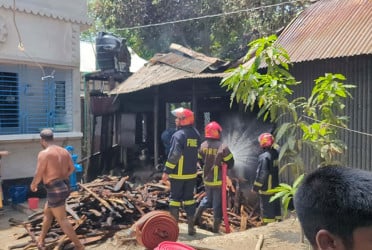 মুন্সীগঞ্জে আগুনে পুড়ল ২ ঘর