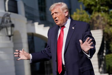 হরমুজ প্রণালি ঘিরে বড় ঘোষণা ট্রাম্পের, জাহাজ চলাচলে অবরোধের হুঁশিয়ারি