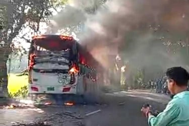 মাদারীপুরে চলন্ত বাসে অগ্নিকাণ্ড, নিহত ১