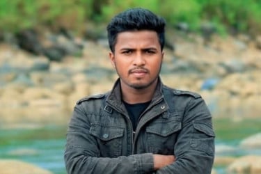 সিলেটে পাথরবোঝাই ট্রাক্টর উল্টে যুবকের মৃত্যু