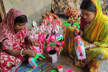 নববর্ষকে ঘিরে ব্রাহ্মণবাড়িয়ায় মৃৎশিল্পীদের ব্যস্ততা