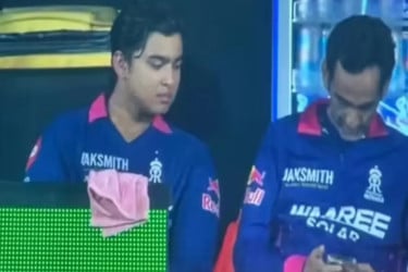 ম্যাচ চলাকালে মোবাইল ব্যবহার, শাস্তির মুখে রাজস্থান ম্যানেজার