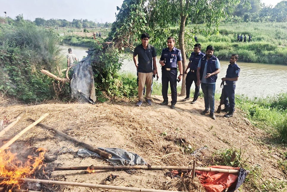 ফটিকছড়িতে জুয়ার আসর গুঁড়িয়ে দিল পুলিশ