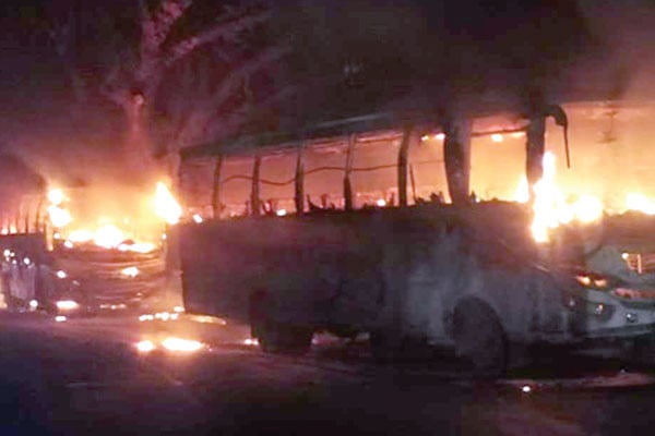 বাস-সিএনজি সংঘর্ষে চালক নিহত, দুই বাসে আগুন