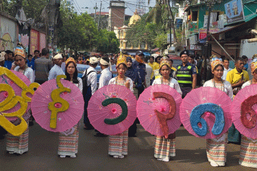 বান্দরবানে ঐতিহ্যবাহী সাংগ্রাইং উৎসব শুরু