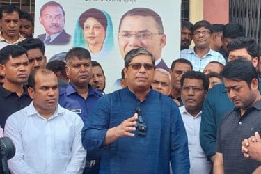 জ্বালানি তেলের মজুদ ও সরবরাহ স্বাভাবিক রয়েছে : স্থানীয় সরকার প্রতিমন্ত্রী