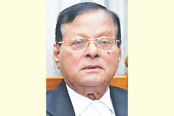 আজিমপুরে স্ত্রীর কবরের পাশে ব্যারিস্টার শফিক আহমেদের দাফন