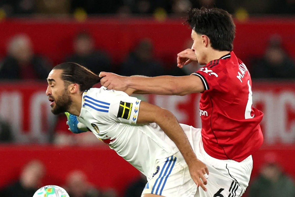 চুল টেনে ধরায় মার্তিনেসকে লাল কার্ড, ক্ষুব্ধ কোচ