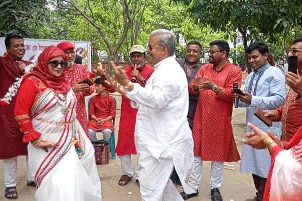 বর্ণিল আয়োজনে কর্মজীবীদের বর্ষবরণ