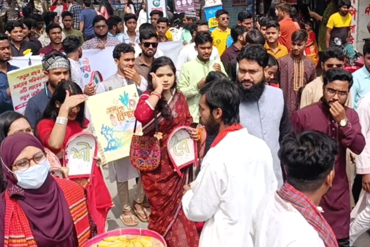 বর্ণিল আয়োজনে নতুন বছরকে বরণ করল কুড়িগ্রামবাসী