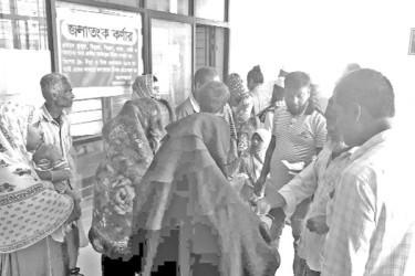 হাসপাতালে মিলছে না জলাতঙ্ক ভ্যাকসিন