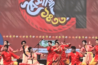 পাবনায় নানা আয়োজনে নতুন বছরকে বরণ