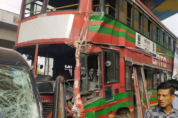 মগবাজারে ঢাকা বিশ্ববিদ্যালয়ের বাস দুর্ঘটনায় ৮ শিক্ষার্থী আহত