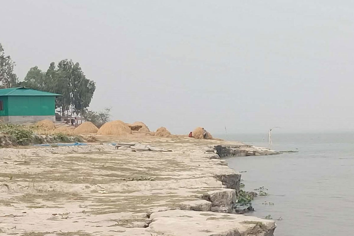 অসময়ে তিস্তার ভাঙন, হুমকির মুখে ফসলি জমি ও শিক্ষাপ্রতিষ্ঠান