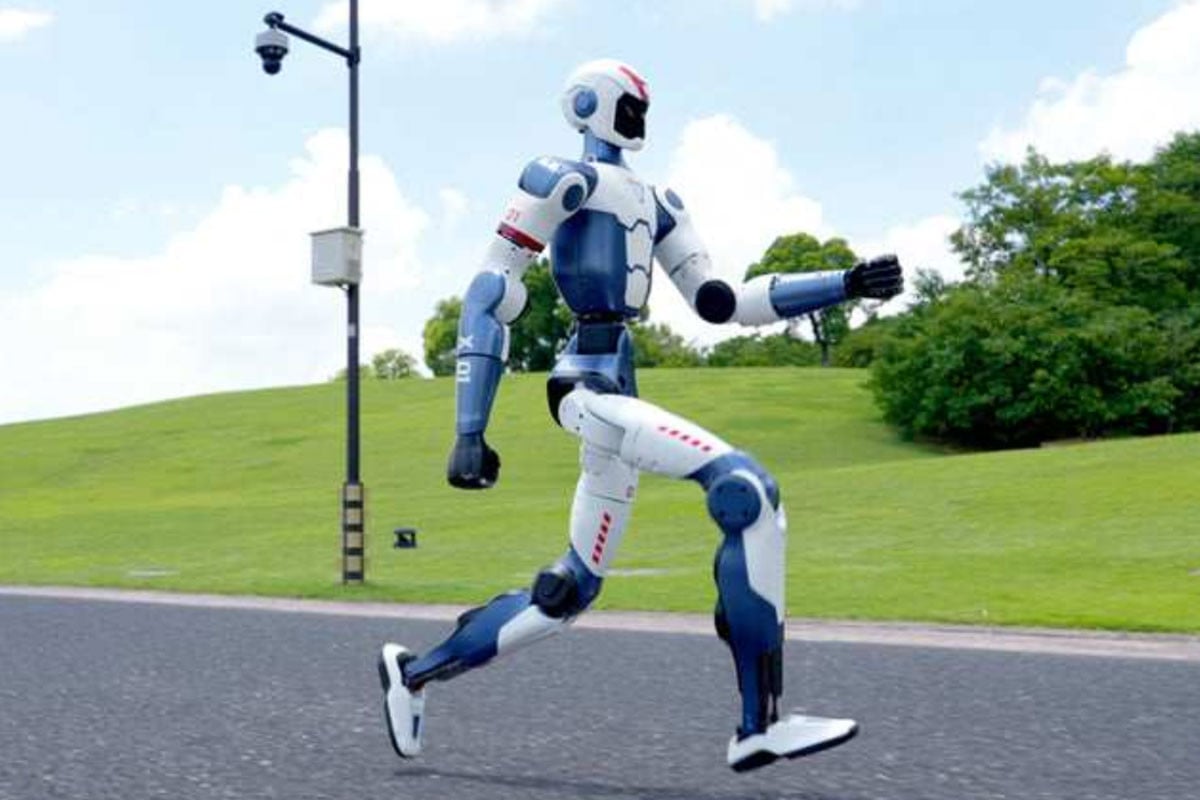 বিশ্ববাজারে সাশ্রয়ী দামে মানবসদৃশ রোবট বিক্রি শুরু করেছে চীন