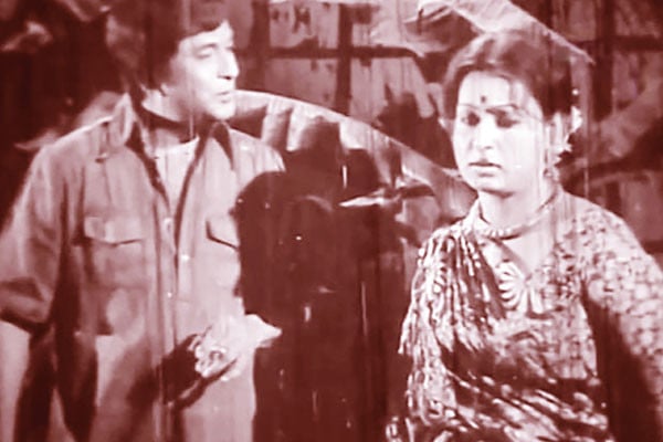 যেভাবে ছুটির ঘণ্টায় রাজ্জাক-শাবানা