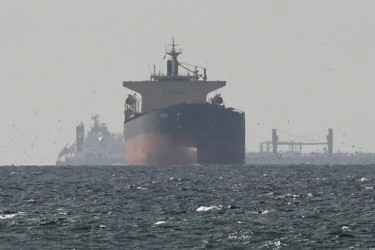 ‘চীনা জাহাজের’ হরমুজ অতিক্রম নিয়ে কড়া সতর্কবার্তা যুক্তরাষ্ট্রের