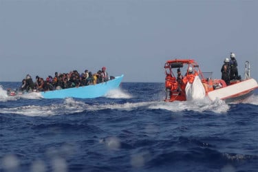 ৫ লাখ নথিবিহীন অভিবাসীকে বড় সুখবর দিলো স্পেন