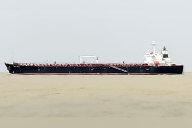 দুটি মাস্টার ট্যাংকারে চট্টগ্রামে এলো ৬৮ হাজার টন ডিজেল