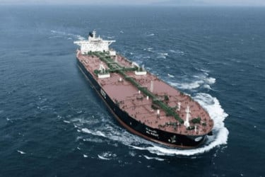 হরমুজ অতিক্রম করলো দুটি ইরানি জাহাজ