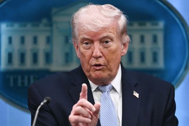 ইরানকে অস্ত্র দেবে না চীন, হরমুজ খুলতে যুক্তরাষ্ট্রের পদক্ষেপে খুশি বেইজিং: ট্রাম্প