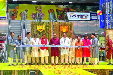 বসুন্ধরা সিটিতে জমজমাট বৈশাখী মেলা