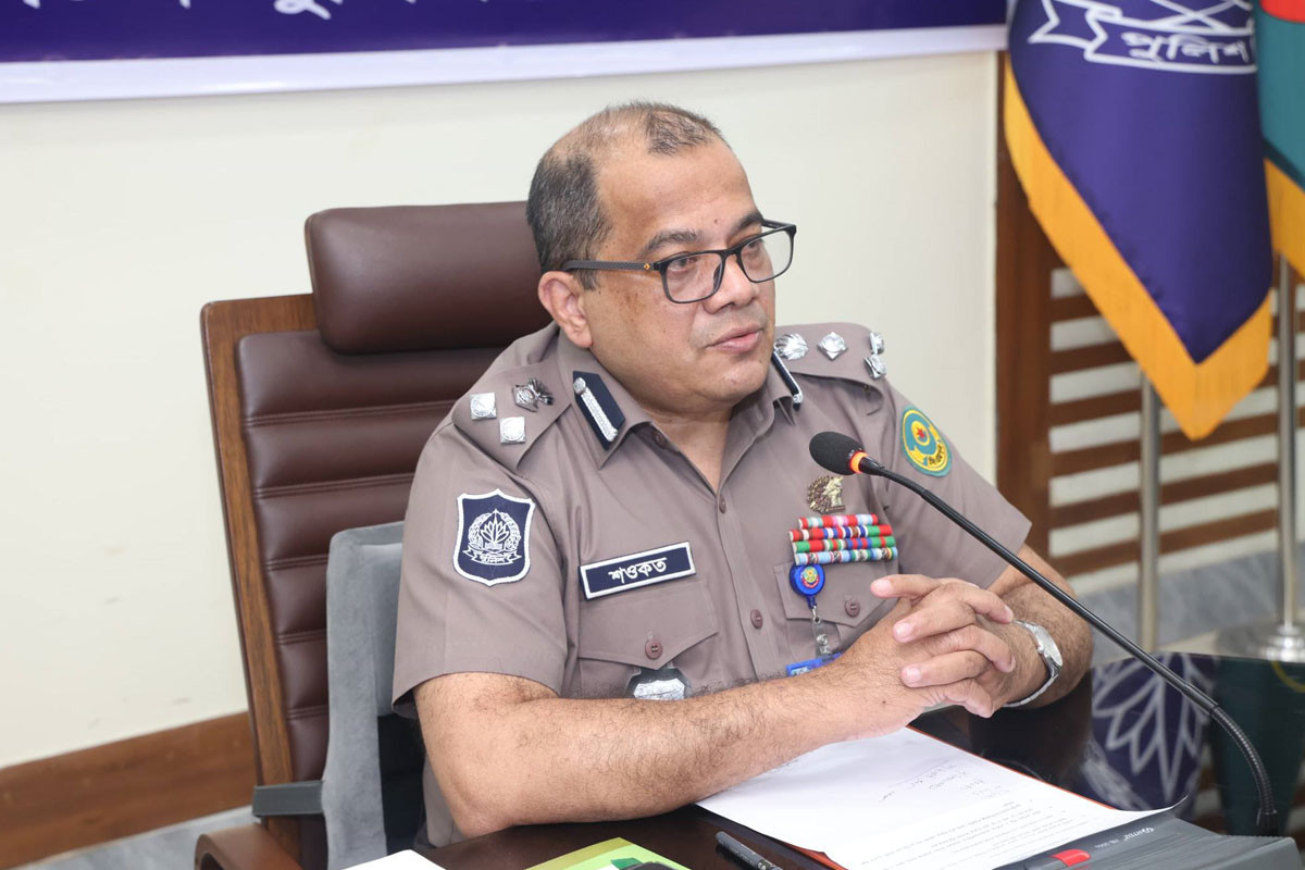 ফিটনেসবিহীন যানবাহনের বিরুদ্ধে কঠোর ব্যবস্থার নির্দেশ : সিএমপি কমিশনার