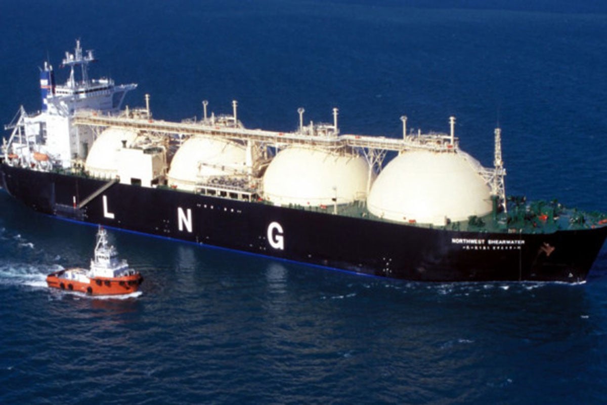 দেশে আসছে আরো ১৬ কার্গো এলএনজি