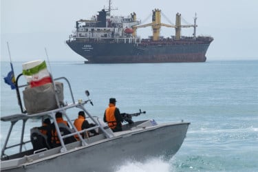 হরমুজ প্রণালিতে জাহাজ চলাচলে সুখবর দিলো ইরান