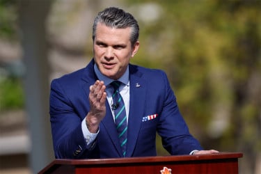 ইরান চুক্তিতে রাজি না হলে যুদ্ধ শুরু করতে প্রস্তুত যুক্তরাষ্ট্র : মার্কিন প্রতিরক্ষামন্ত্রী