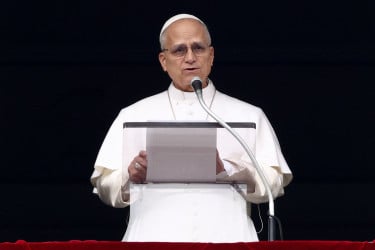 মুষ্টিমেয় স্বৈরশাসকের হাতে বিধ্বস্ত হচ্ছে গোটা বিশ্ব: পোপ