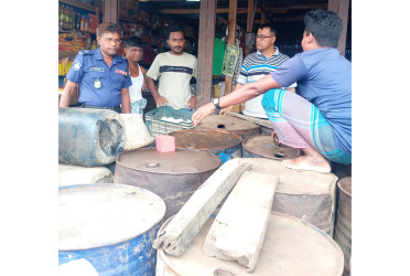 নোয়াখালীতে ৩ হাজার লিটার ডিজেল জব্দ, মুদি দোকানদার আটক