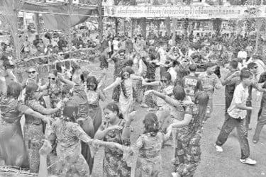রাখাইন সম্প্রদায়ের ঐতিহ্যবাহী জলকেলি উৎসব