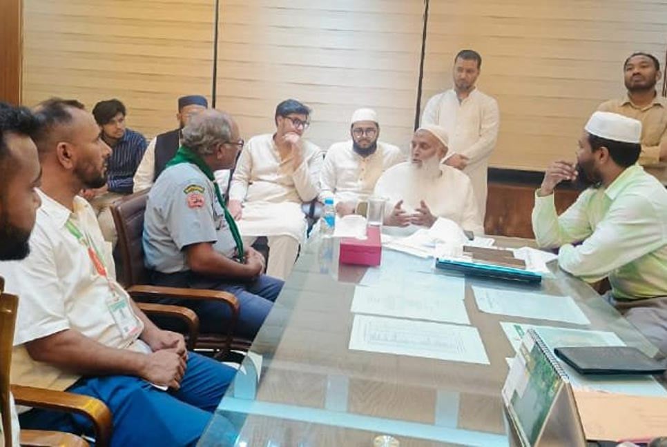 আজ রাতেই প্রথম হজ ফ্লাইট, হজক্যাম্পে ধর্মমন্ত্রীর আকস্মিক পরিদর্শন