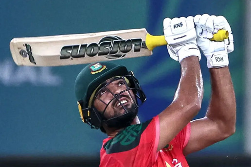 ফিফটি করে ফিরলেন সাইফ