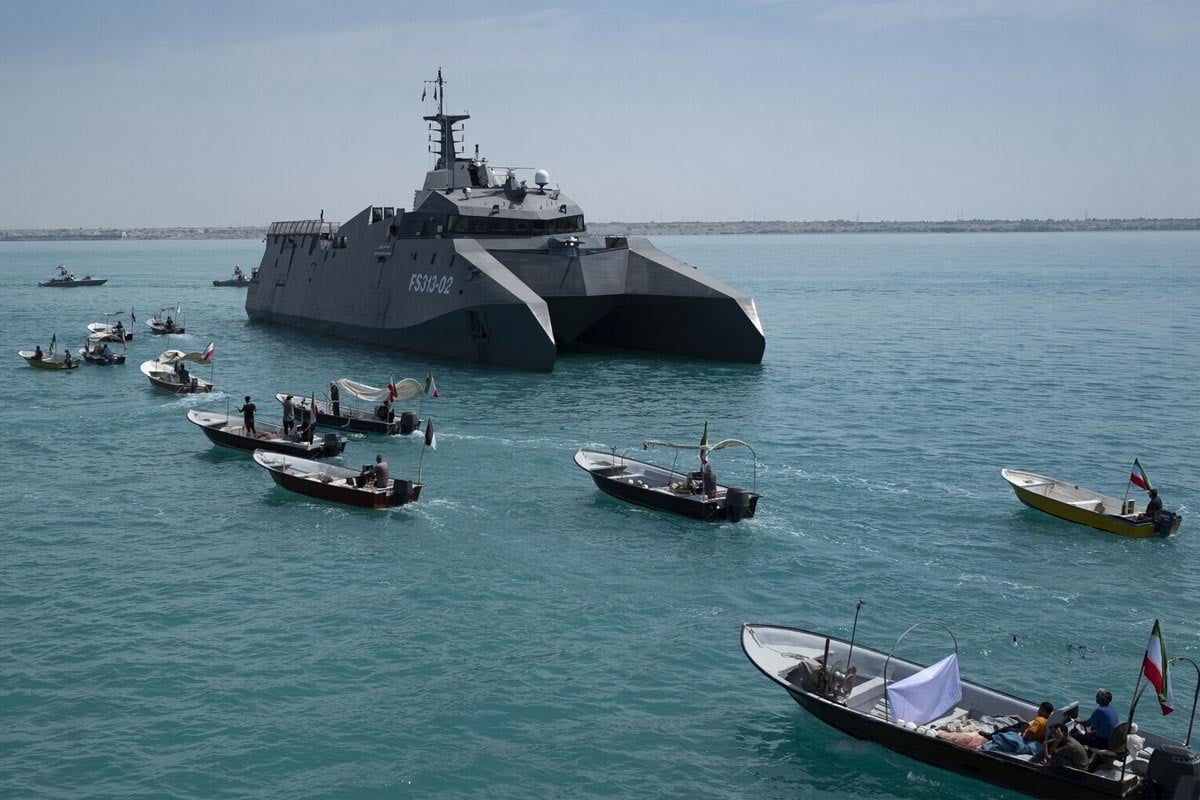 হরমুজ প্রণালিতে জাহাজ চলাচলে নতুন নির্দেশনা ইরানের