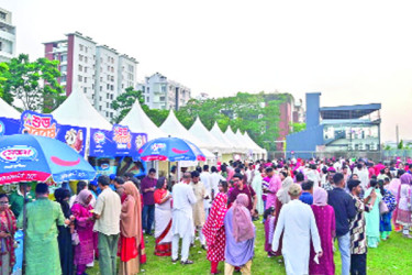 বসুন্ধরা আবাসিক এলাকায় বৈশাখী উৎসব : আজ শেষ দিনে গ্র্যান্ড কনসার্ট, ফ্রি রাইড
