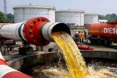 ভারত থেকে ৫ হাজার মেট্রিক টন ডিজেল পাম্পিং শুরু
